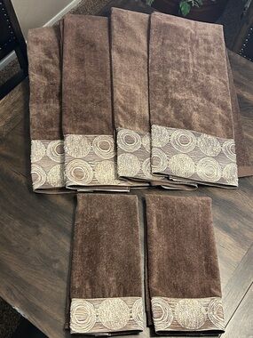 Avanti Brown Bath Towel Set with Decorative Circular Trim